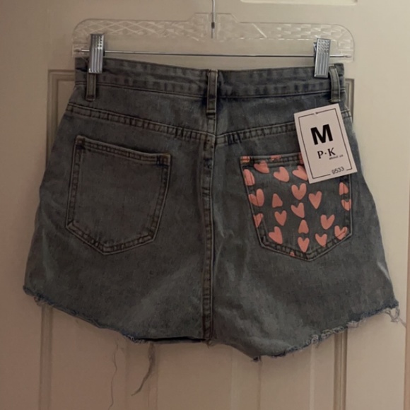Yesstyle Heart Print Pocket Denim Shorts - Picture 6 of 9